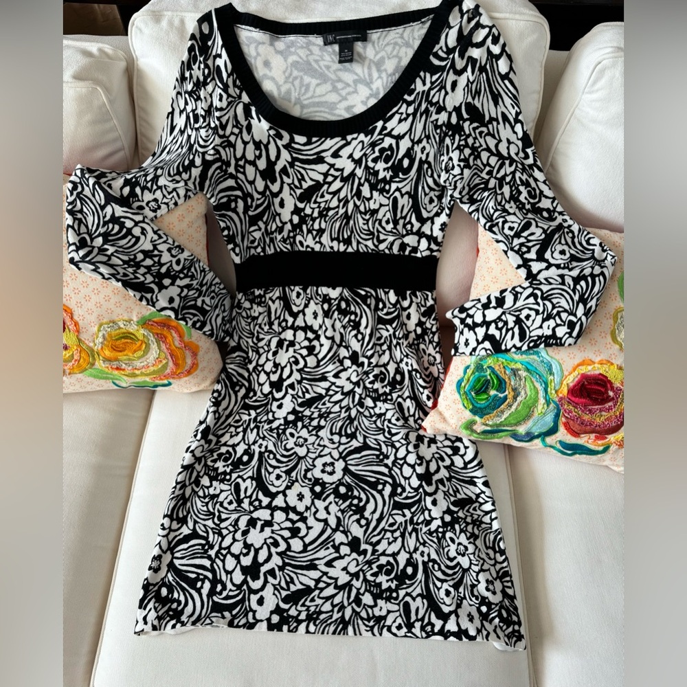 Italian fashion🖤black/white floral dress wear with caged black sandals and tote